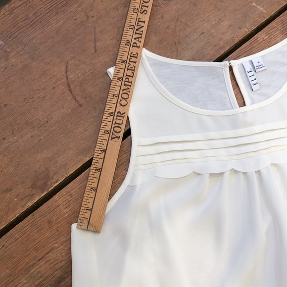 Elle - Off White sleeveless top with pleats - Picture 6 of 11